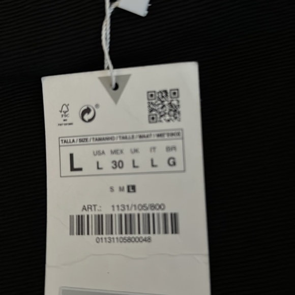 Black skirt - Picture 2 of 2